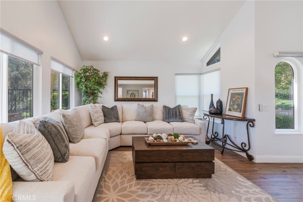 6097 E Montefino