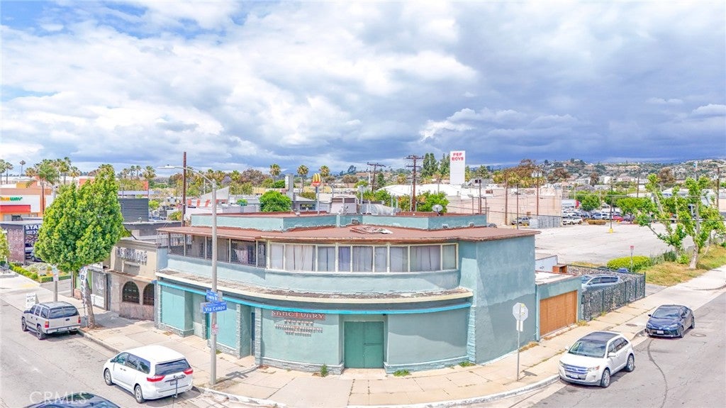 5221 E Beverly Boulevard