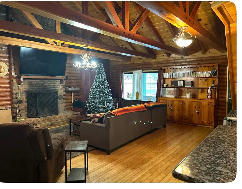 646 Mountain View Avenue