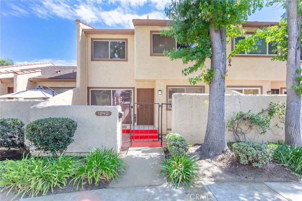 1842 Rosebrook LN