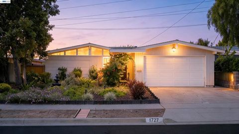 Photo of 1727 Southgate St ST, Hayward, CA 94545 (MLS # 41133466)