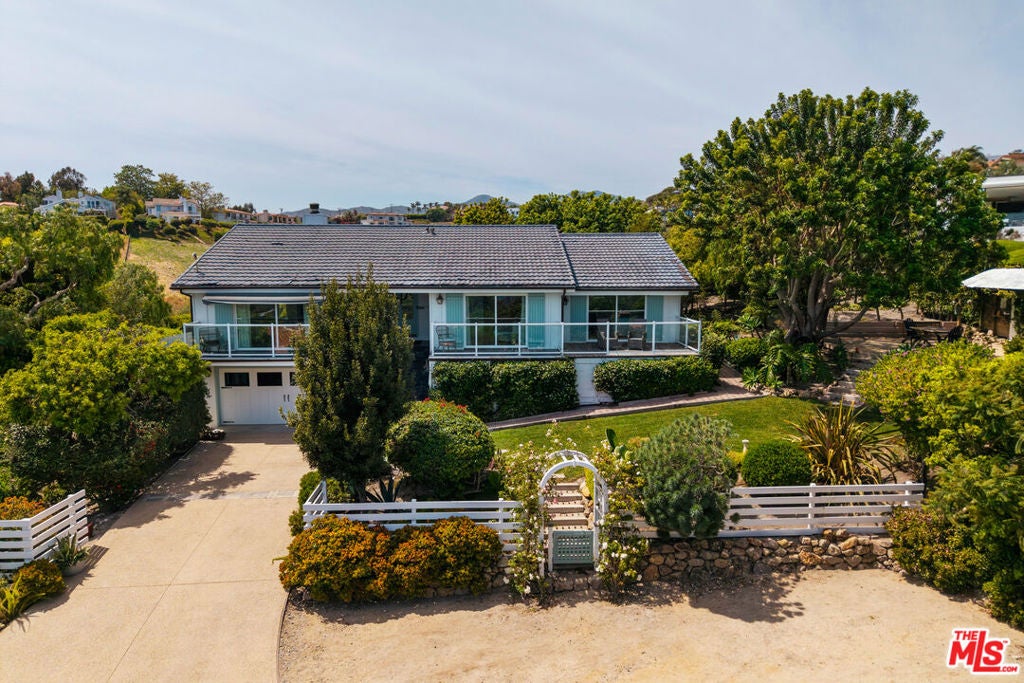 6363 Zumirez Drive