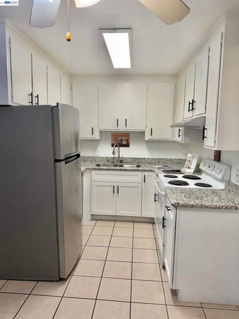 Photo of 680 Fargo Ave Ave #13, San Leandro, CA 94579 (MLS # 41143237)