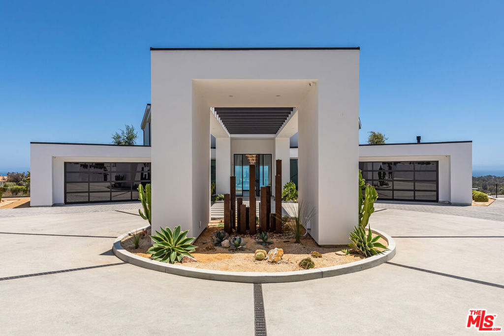 6156 Zumirez Drive