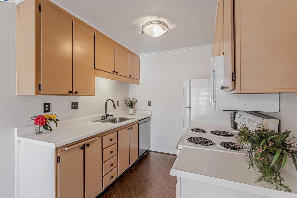 GREENWOOD CONDOS - Residential