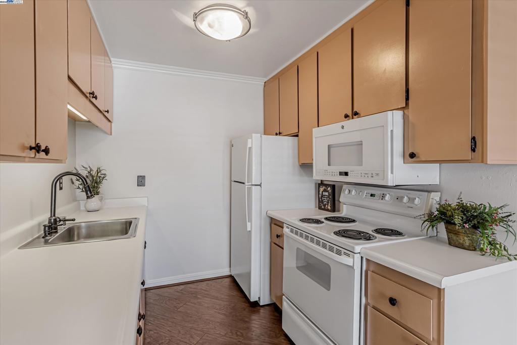 GREENWOOD CONDOS - Residential