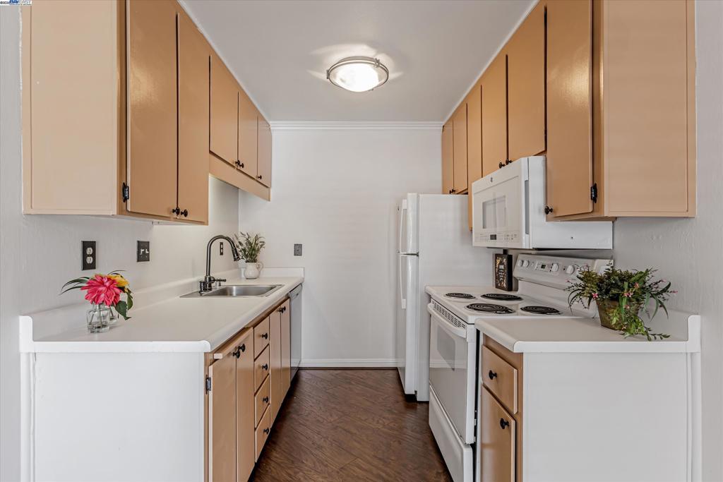 GREENWOOD CONDOS - Residential