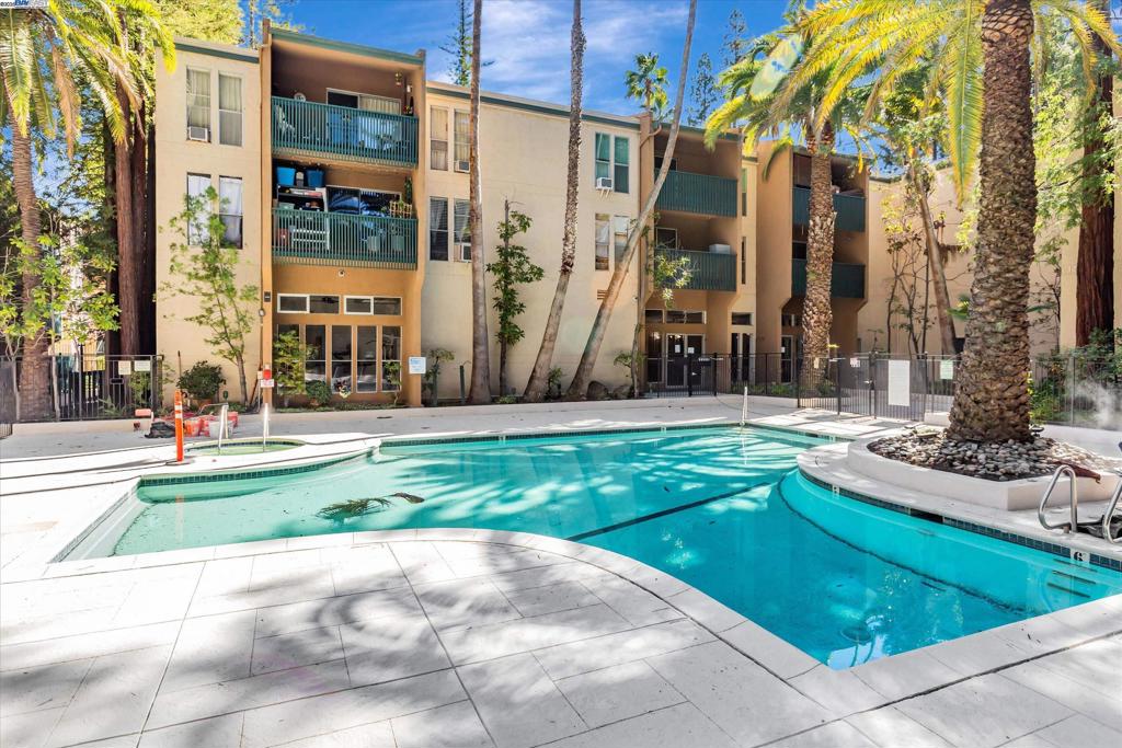 GREENWOOD CONDOS - Residential