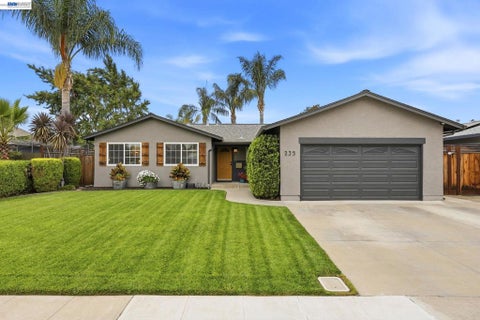 Photo of 235 Elvira St ST, Livermore, CA 94550 (MLS # 41149491)