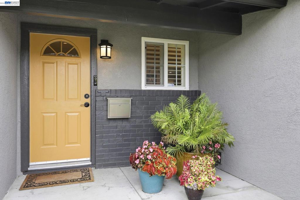 235 Elvira St