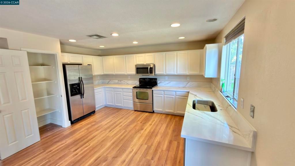 Photo of 5104 Trailridge Ct Ct, Antioch, CA 94531 (MLS # 41128631)