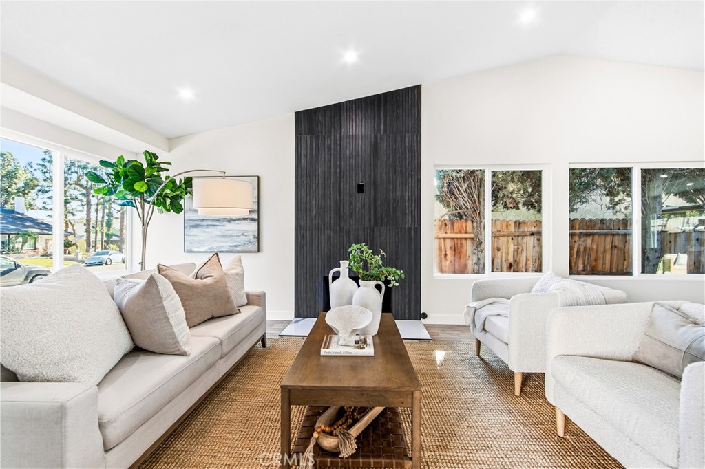 4525 Via De La Plaza