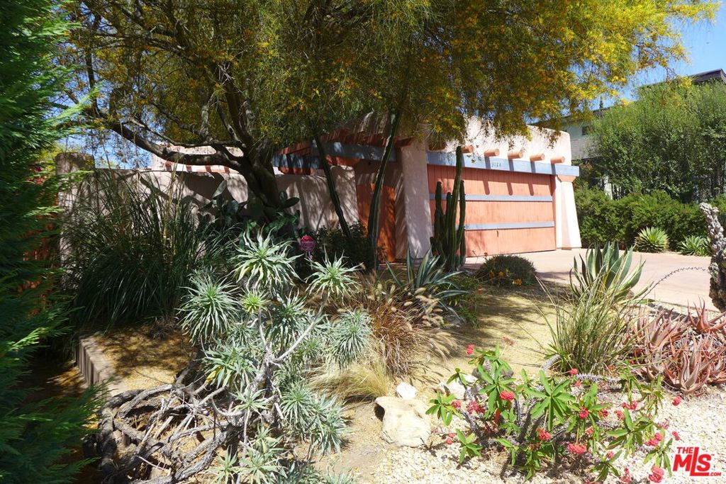 Photo of 3124 Veteran Avenue, Los Angeles, CA 90034 (MLS # 25618677)