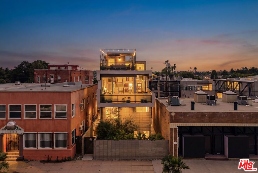 Photo of 1308 Pacific Avenue, Venice, CA 90291 (MLS # 26644487)