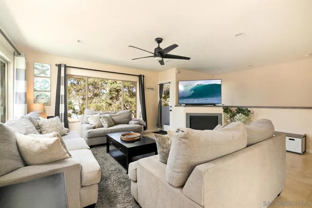 San Diego, California 92109, United States, 4 Bedrooms Bedrooms, ,4 BathroomsBathrooms,Residential,Pending,223939