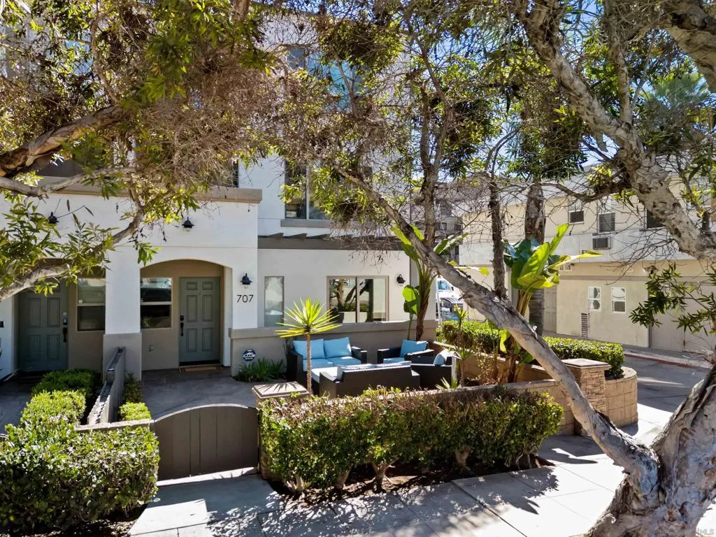 San Diego, California 92109, United States, 4 Bedrooms Bedrooms, ,4 BathroomsBathrooms,Residential,Pending,223939