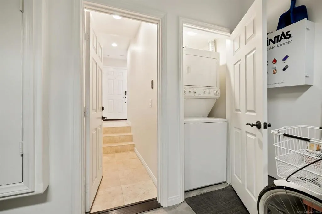 San Diego, California 92109, United States, 4 Bedrooms Bedrooms, ,4 BathroomsBathrooms,Residential,Pending,223939