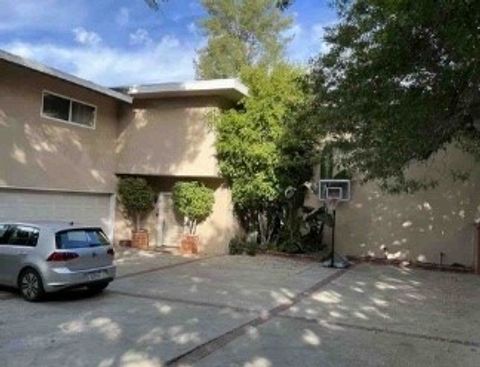 Photo of 16241 Meadowridge Way, Encino, CA 91436 (MLS # SR26035131)