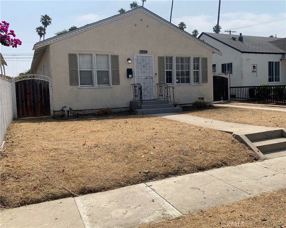 Equity Opportunity in a Prime LA Location adjacent to Leimert Park! This 3-bedroom, 1-bath home offers central access to LAX, Culver City, the Westside, Miracle Mile, DTLA, and more. Enjoy being just minutes from local favorites like Mizlala, Highly Likely, Hilltop Coffee, Jon & Vinny’s, Somerville, and Pasta Sisters, plus many of LA’s best outdoor attractions—Santa Monica Beach, The Grove, Rodeo Drive, and more. Less than 2 miles from the 10 freeway, this property is perfectly positioned for renovation or investment. Buyer to investigate roof and overall condition—no reports on file. Cash and all financing welcome! Call your Realtor to schedule a tour and make an offer today!
