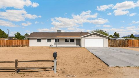 Photo of 14265 Santee Rd, Apple Valley, CA 92307 (MLS # CV26023058)