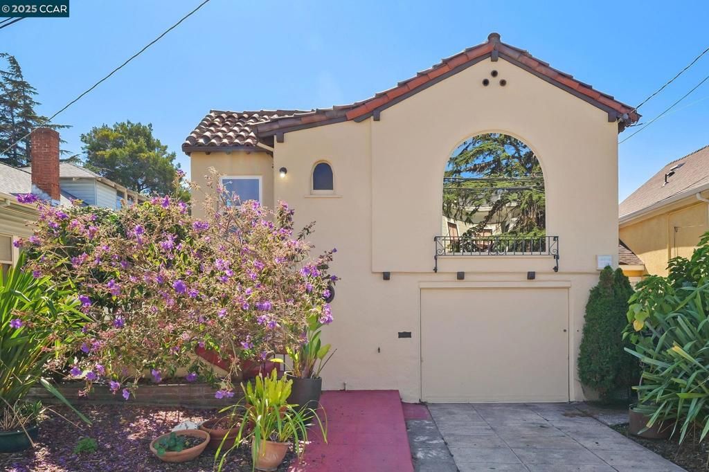 Photo of 1377 E 32nd St, Oakland, CA 94602 (MLS # 41115077)