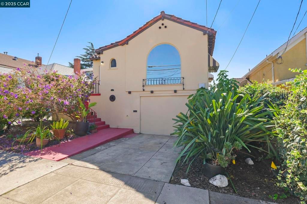 Photo of 1377 E 32nd St, Oakland, CA 94602 (MLS # 41115077)