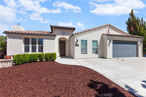 Photo of 963 Vista Cerro Drive, Paso Robles, CA 93446 (MLS # NS26207927)