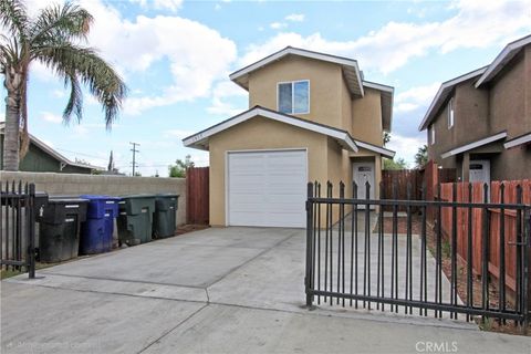 Photo of 1417 Oregon St, Bakersfield, CA 93305 (MLS # NS26081037)