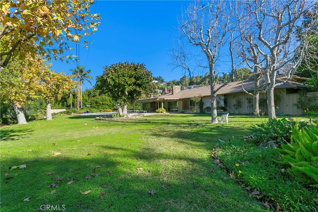 Photo of 1501 La Loma Dr, North Tustin, CA 92705 (MLS # OC26016146)