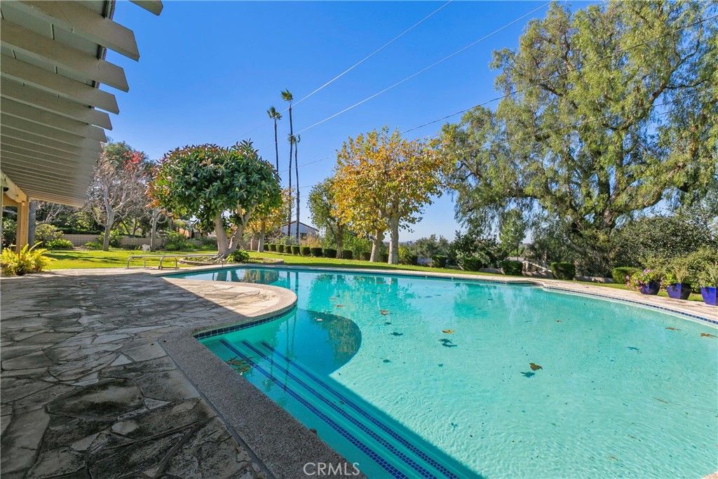 Photo of 1501 La Loma Dr, North Tustin, CA 92705 (MLS # OC26016146)