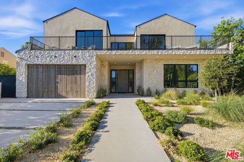 Photo of 16643 Addison Street, Encino, CA 91436 (MLS # 26679769)