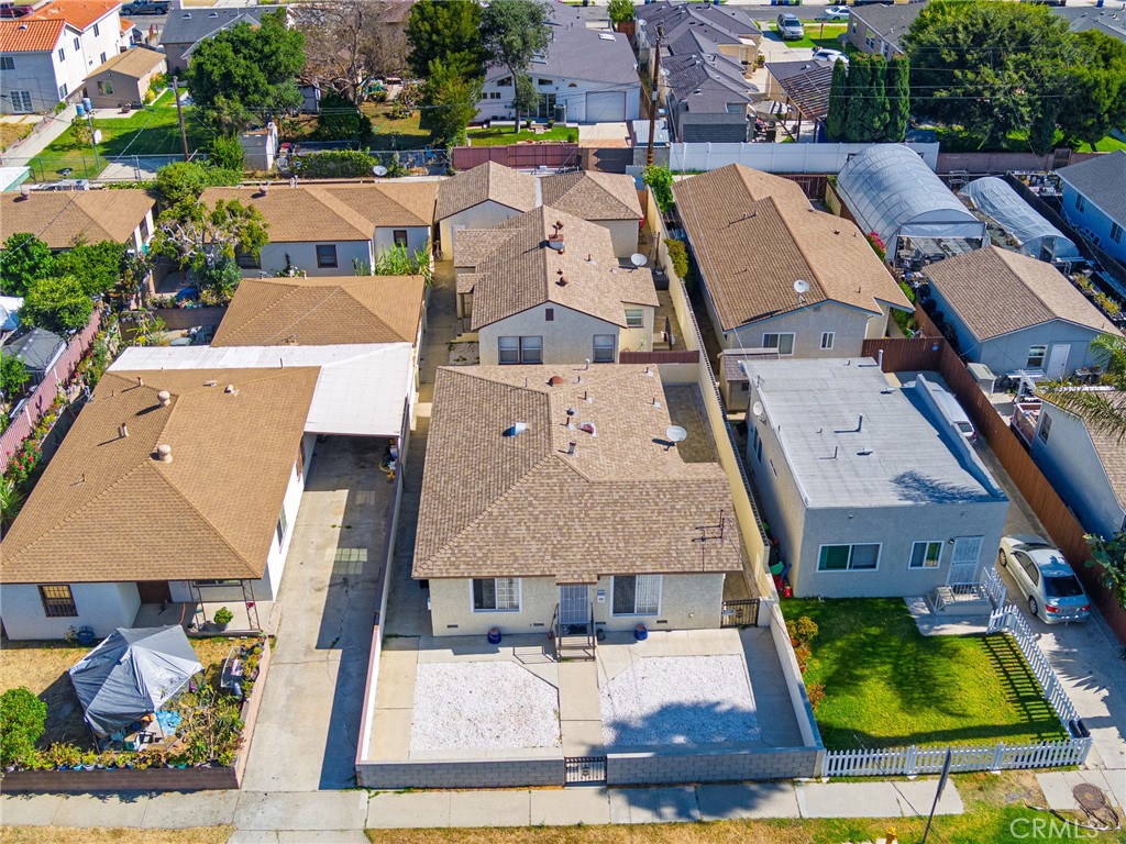 A fantastic opportunity in the heart of Lomita—perfect for investors or owner-occupants looking for rental income. This well-maintained and updated duplex features two separate units: a spacious 3-bed, 2-bath front unit with entry on 257th Street, and a 2-bed, 1-bath rear unit with private alley access. Both units offer recent upgrades, in-unit laundry, and separate entrances. Tenants are currently month-to-month. A rare 4-car garage with alley access provides each unit with its own private 2-car garage. Located in a strong rental market with close proximity to the Kaiser Permanente Medical Center, 110 Freeway, Rolling Hills Country Club, and other restaurants and stores. Don’t miss out on this great investment opportunity!