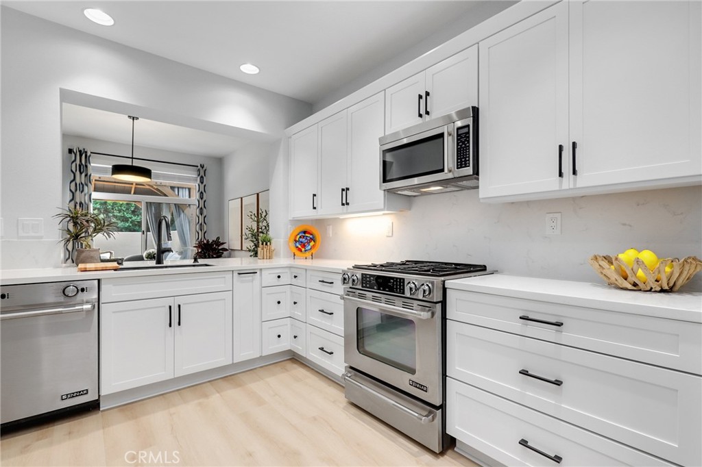 60 Meadowbrook