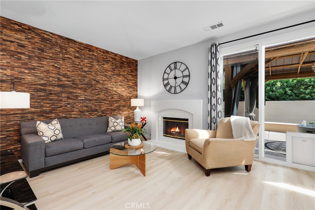 60 Meadowbrook