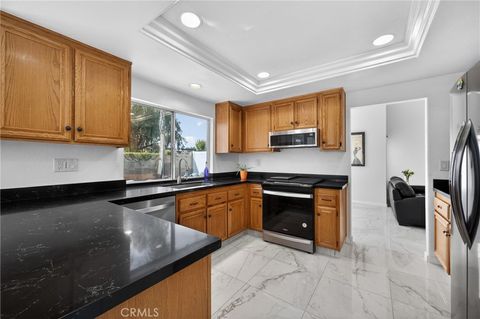 Tiny photo for 39629 Calle Casablanca, Murrieta, CA 92563 (MLS # SW26087680)