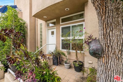 Photo of 10629 Woodbridge Street #102, Toluca Lake, CA 91602 (MLS # 26654923)
