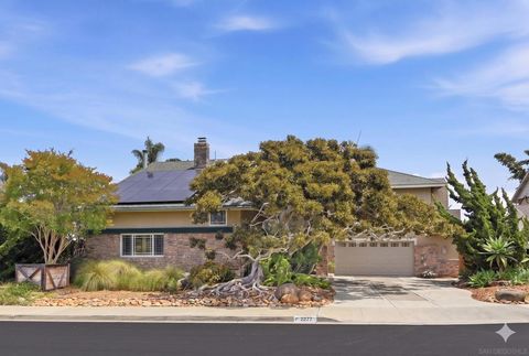 Photo of 77 Cameo Rd, Carlsbad, CA 92008 (MLS # 260010026SD)