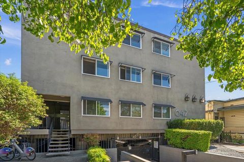 Photo of 642 S 7th Street, San Jose, CA 95112 (MLS # ML82040811)