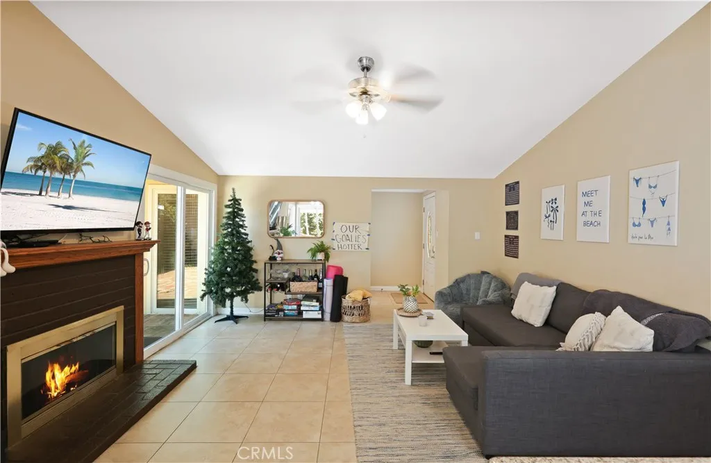 Orange, California 92868, United States, 4 Bedrooms Bedrooms, ,2 BathroomsBathrooms,Residential,Active,243059