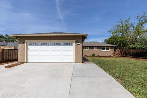 Photo of 215 Longview Drive, Morgan Hill, CA 95037 (MLS # ML82040542)