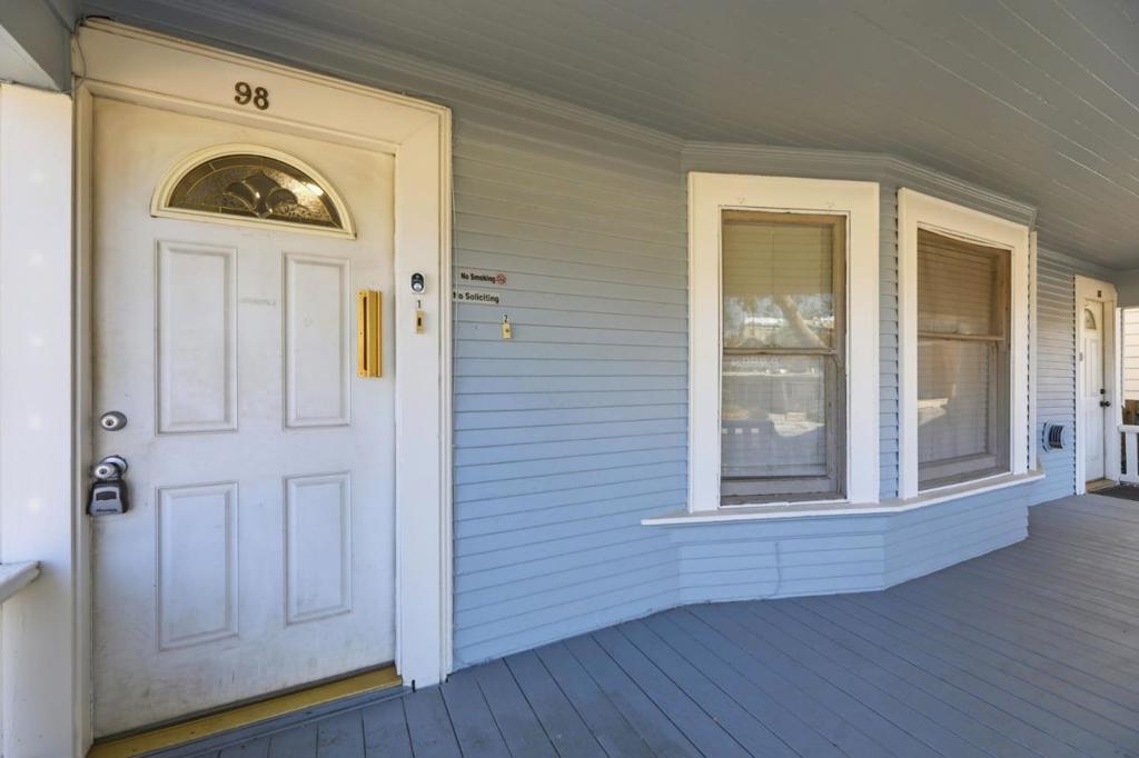 98 E Saint John Street