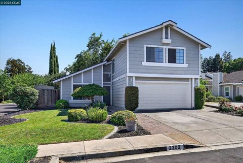 Photo of 2202 Boulder Creek Ct. CT, Martinez, CA 94553 (MLS # 41134895)