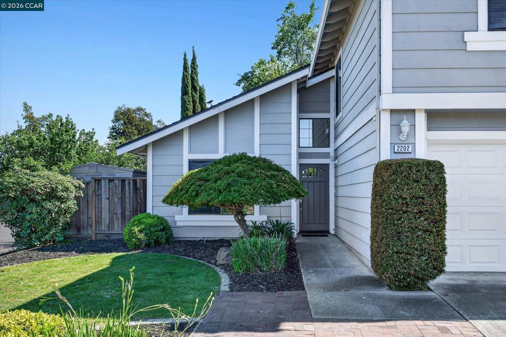 2202 Boulder Creek Ct.