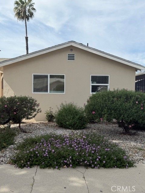 Photo of 7513 Topeka Dr, Reseda, CA 91335 (MLS # SR26057852)