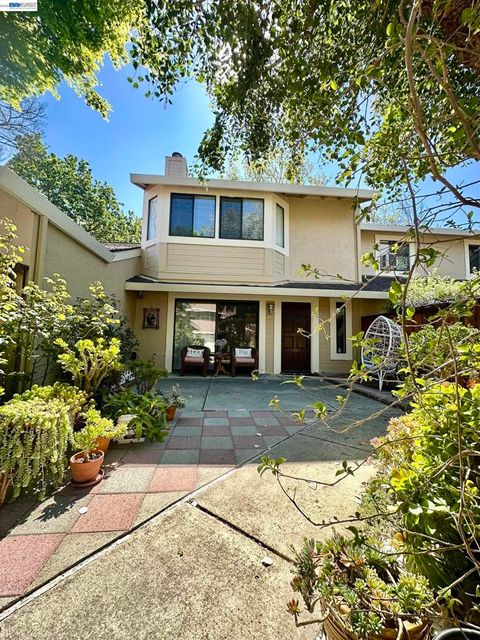 Photo of 7642 Arbor Creek Circle, Dublin, CA 94568 (MLS # 41128085)