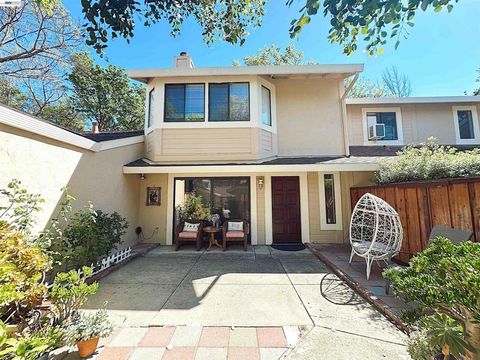 Photo of 7642 Arbor Creek Circle, Dublin, CA 94568 (MLS # 41128085)