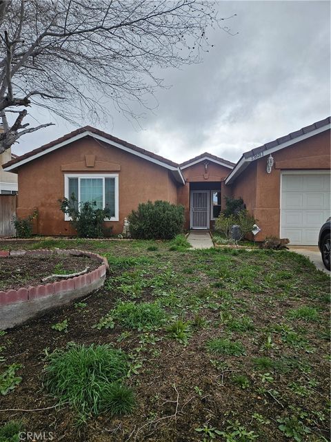 Photo of 13681 W Nolina Dr, Hesperia, CA 92344 (MLS # PW26002351)