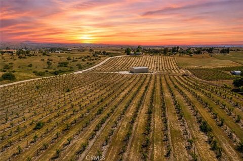 Photo of 5720 Vista Serrano Way Way, Paso Robles, CA 93446 (MLS # NS26083065)