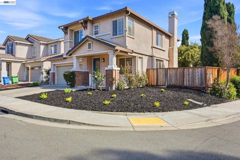 Photo of 110 Pear LN Ln, Union City, CA 94587 (MLS # 41128382)