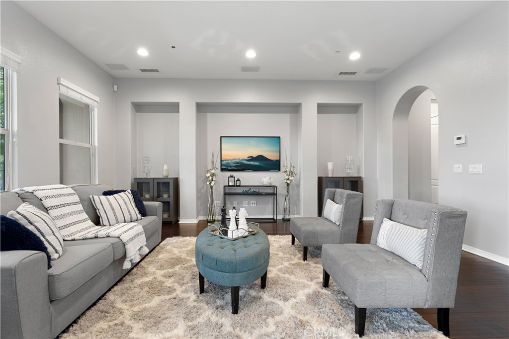 1138 Las Colinas Way